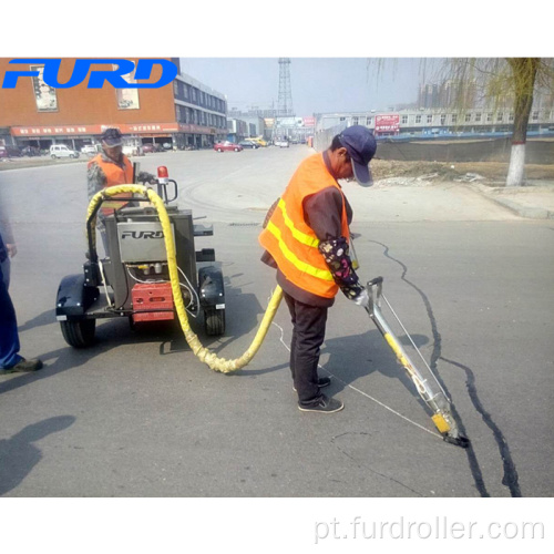 Máquina de reparo de trincas de asfalto - preenchimento de trincas em velocidade de caminhada